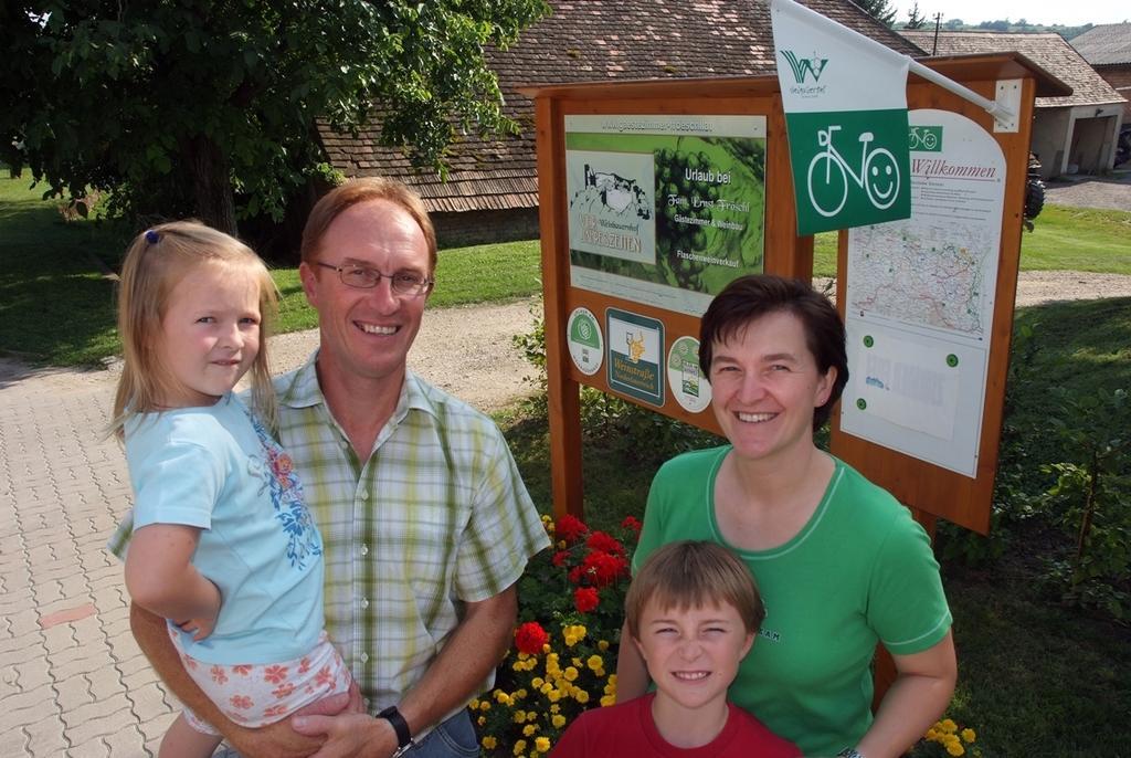 Weinbauernhof Vier Jahreszeiten Staatz エクステリア 写真